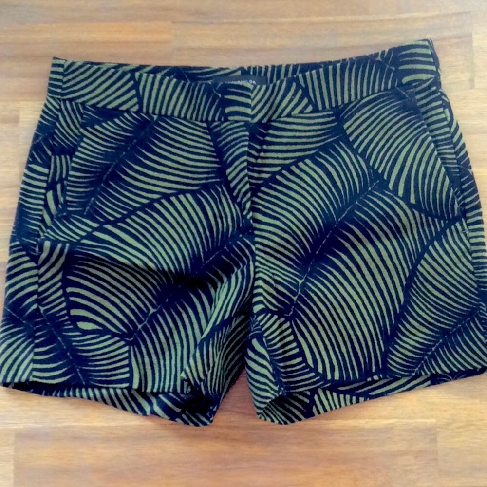 😍❤️Super cute Ann Taylor printed shorts